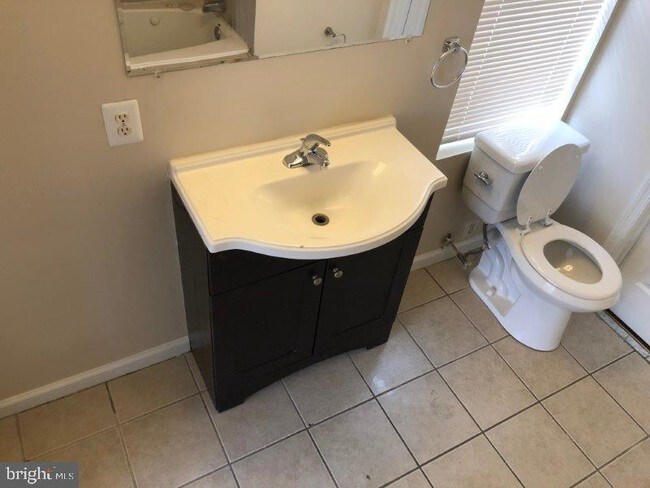 Building Photo - 2419 Callow Ave