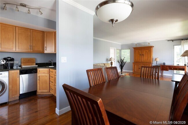 Building Photo - 111 Isle of Venice Dr