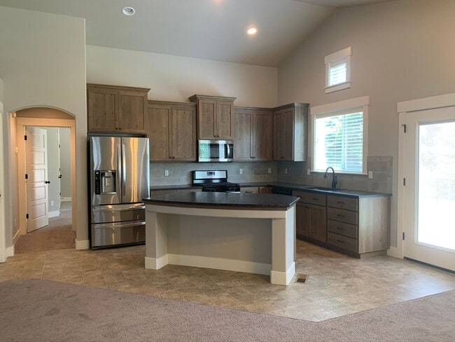 Building Photo - Move-In Special! $100 off first month's rent! Beautiful 3 bed 2 bath home in the Eaglefield Villa...