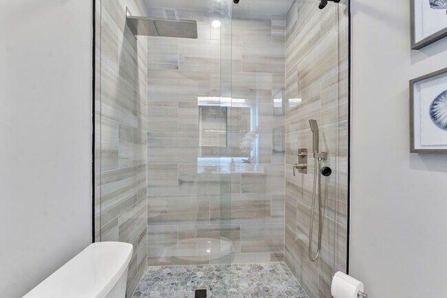 Building Photo - 99 Seaside Ave