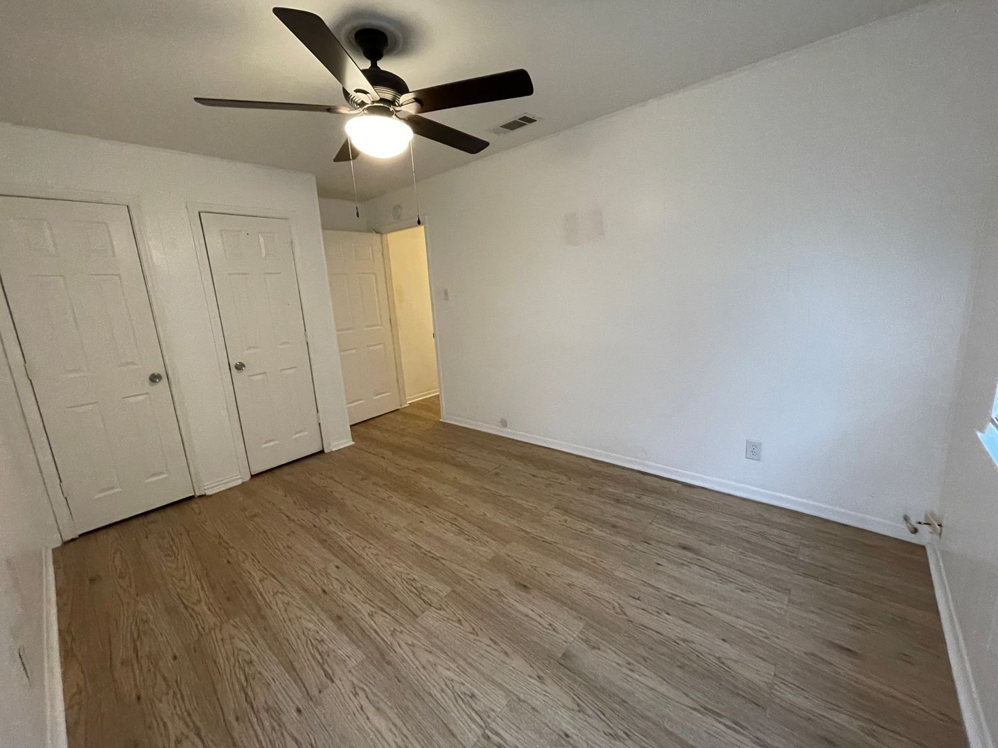 Building Photo - 109/111 E Comay Cir