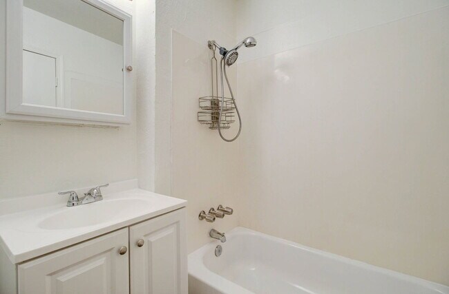 Building Photo - 1501 E Roosevelt St