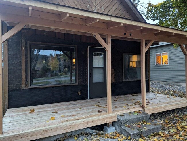 Building Photo - Charming 2BR House in Whitefish