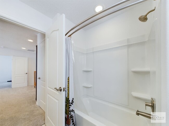 Building Photo - Two Level Pulte Townhouse Available Soon!