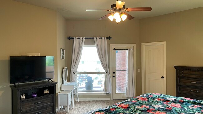 Building Photo - 15512 Maple Ridge Ln