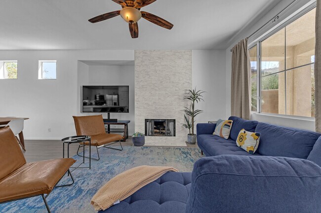 Building Photo - 47383 Bahama Ct