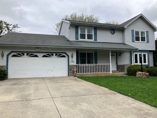 Primary Photo - Spacious 4 bedroom, 2.5 Bath Two Story Home