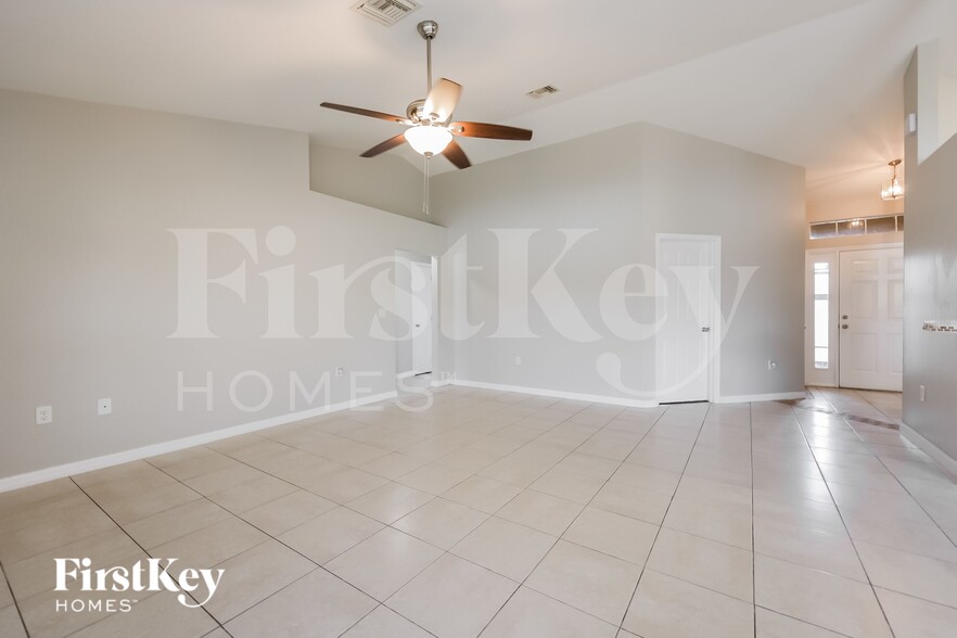 Building Photo - 414 Willowbrook Dr