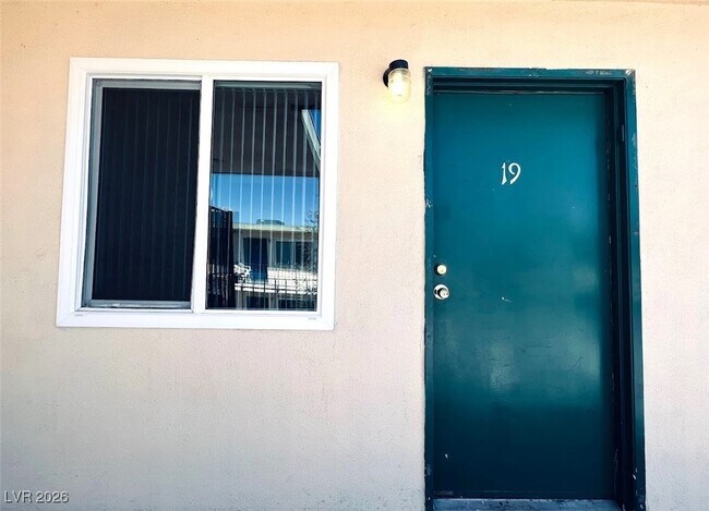 Building Photo - 3772 Royal Crest St