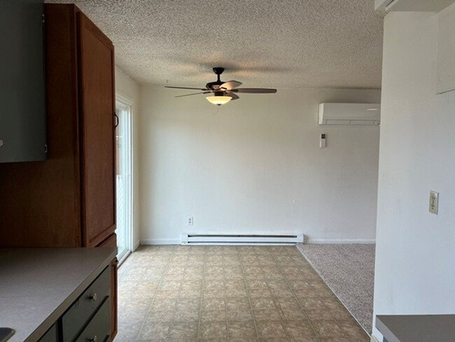 Building Photo - 385 Dianne Ct
