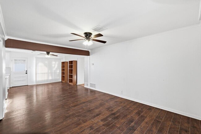 Building Photo - 106 N 9th St