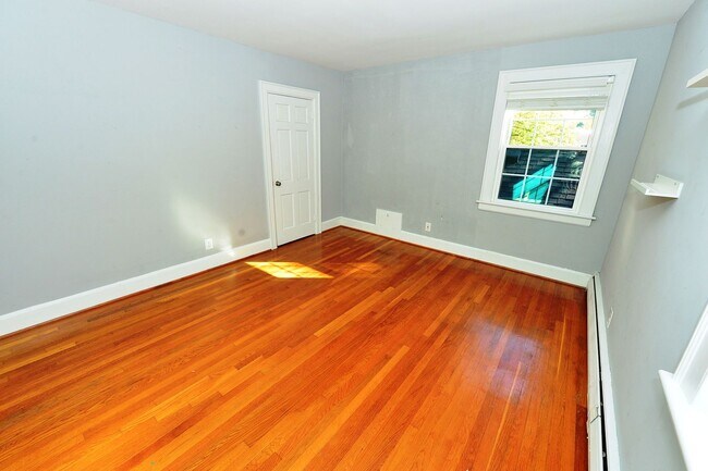 Building Photo - Water View, private wooded lot on dead end street!