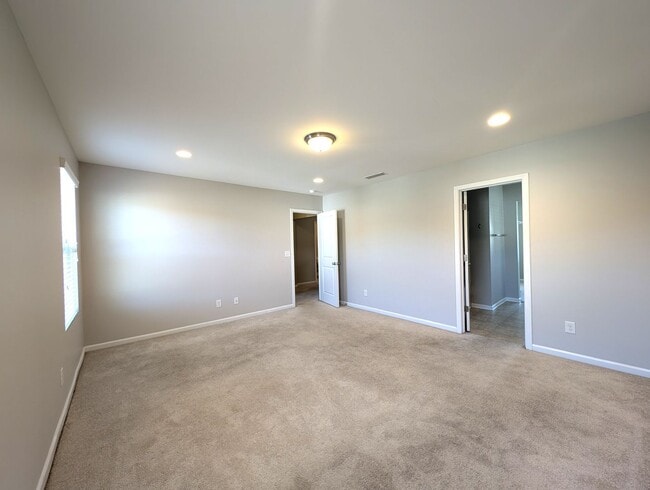 Building Photo - Pristine Home located in the Villages of Back Creek!