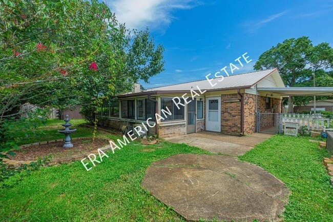 Building Photo - 1111 Coral Dr