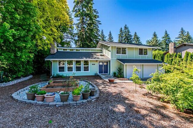 Primary Photo - Immaculate & HUGE 5-Bedroom Home in Desira...