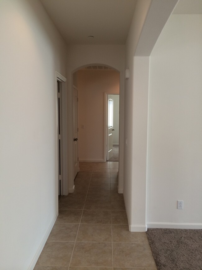 Building Photo - 4+2 - Near McKee Rd and Mountain Ridge in ...