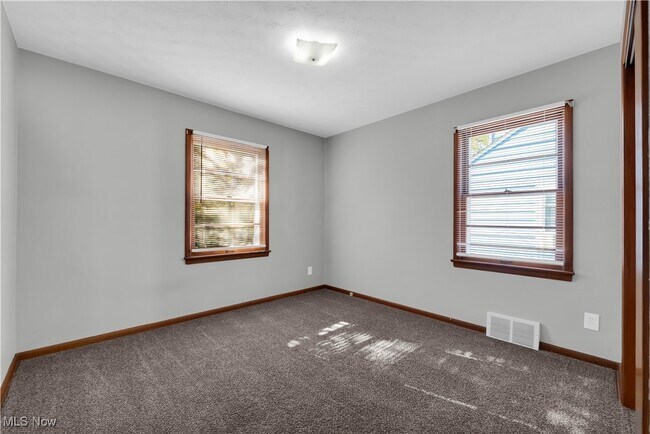 Building Photo - 1487 E 193rd St