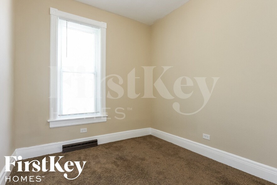 Building Photo - 542 Oak St