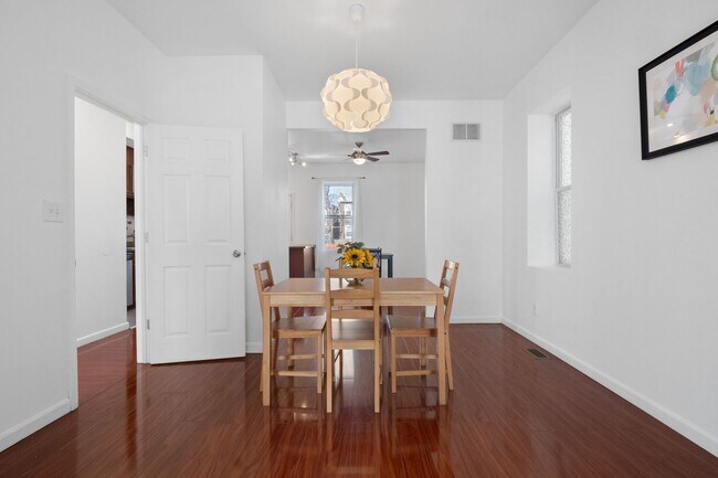 Building Photo - 2 Story Home in Botanical Heights (Optiona...