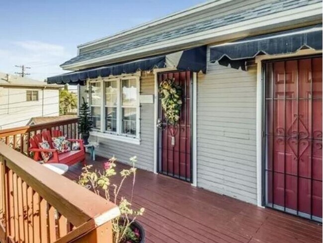 Building Photo - 820