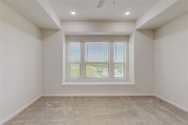 Building Photo - 16082 Doe Lk Dr