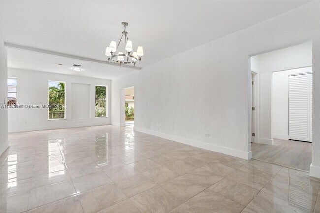 Building Photo - 10845 Peachtree Dr