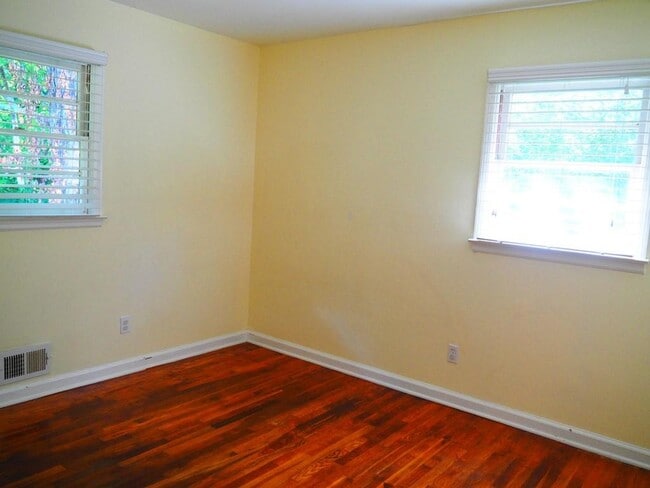 Building Photo - 1457 Thunderwood Ln SW