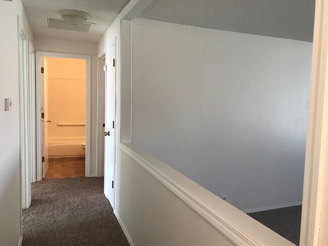 Building Photo - Adorable 3 Bed 2 Bath Ranch Style Home on ...