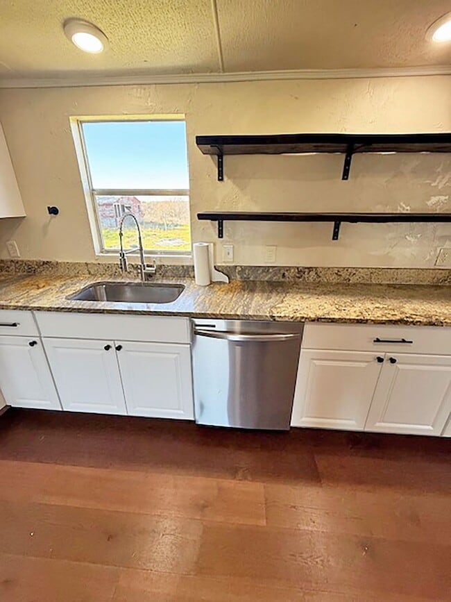 Building Photo - Beautiful 4 Bedroom 2 Bath manufactured home in Rhome Texas on 2 acres.