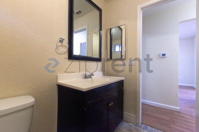 Building Photo - 3520 Y St