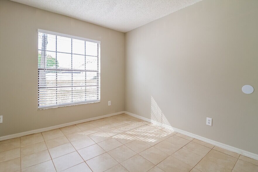 Building Photo - 9619 Bandelier Dr