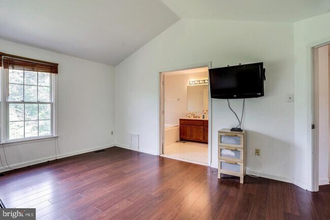 Building Photo - 6212 Briar Ct