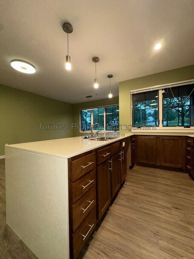 Building Photo - 3223 Kavanaugh Blvd
