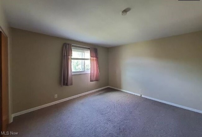 Building Photo - 215 Dalepark Dr