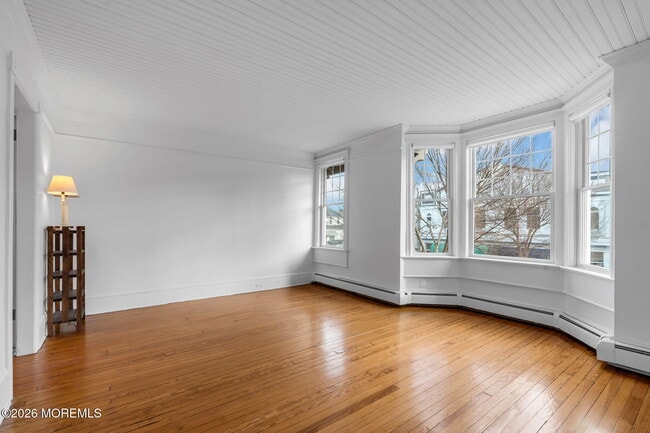 Building Photo - 1115 3rd Ave