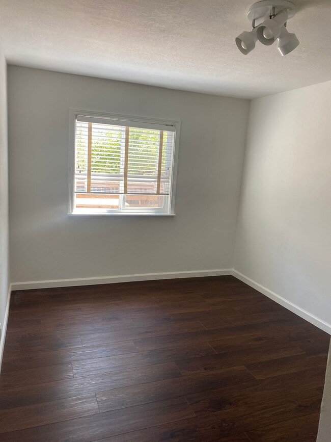 Building Photo - Charming 2 bedroom, 1 bathroom house with ...