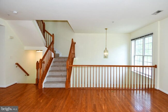 Building Photo - 8784 Lincoln St