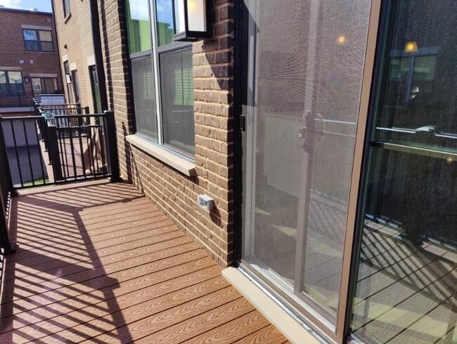 Building Photo - 319 Elm Ct.