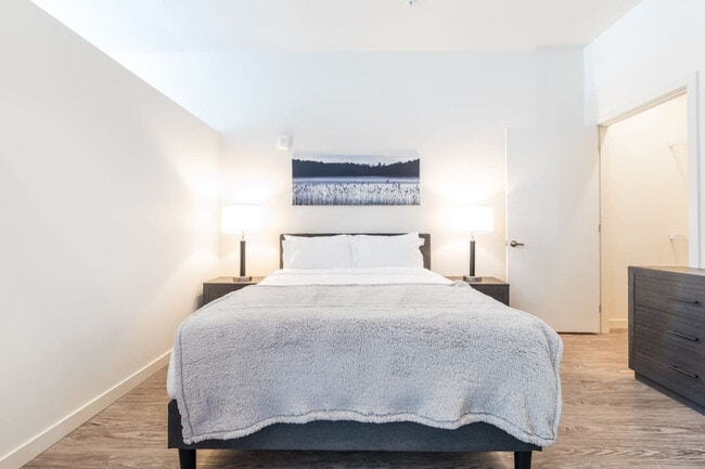 Building Photo - 16450 Redmond Wy