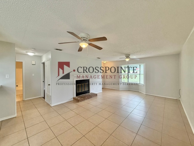 Building Photo - Charming 2 Bed, 1 Bath Duplex!