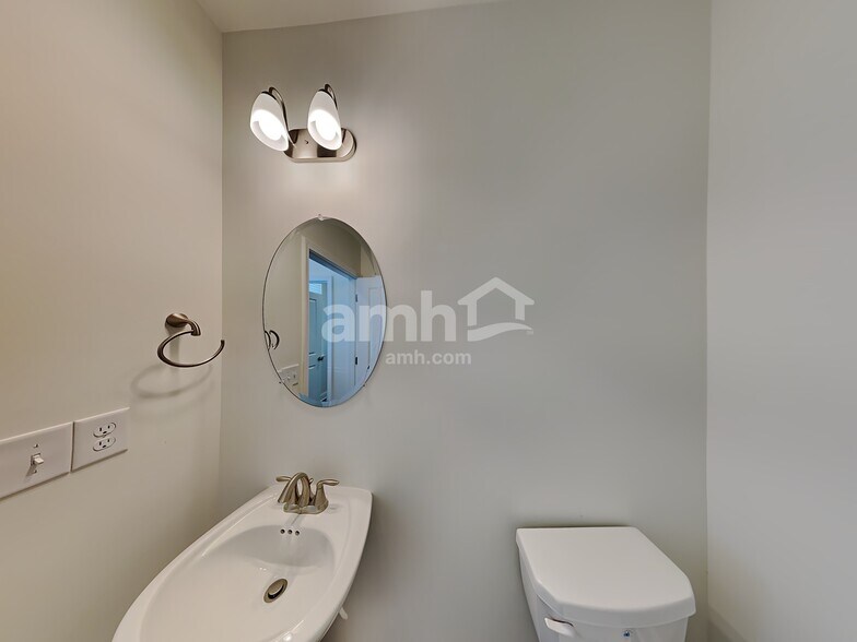 Building Photo - 546 Slew Dr