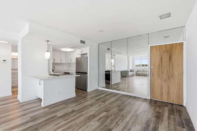 Building Photo - 2800 N Flagler Dr