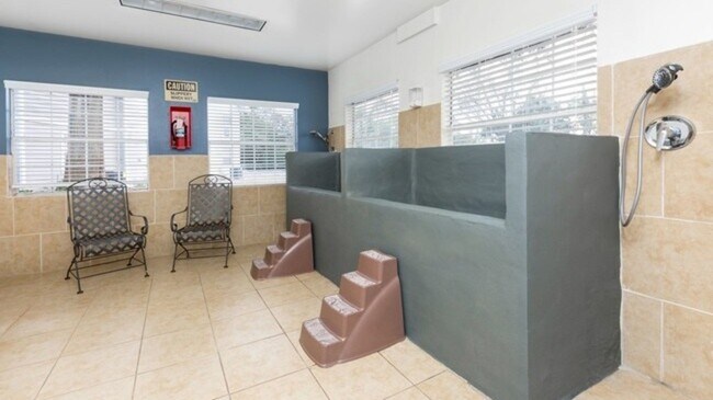 Building Photo - 1450 Sunshadow Dr