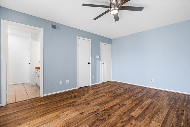 Building Photo - 3100 Walnut Bend Ln