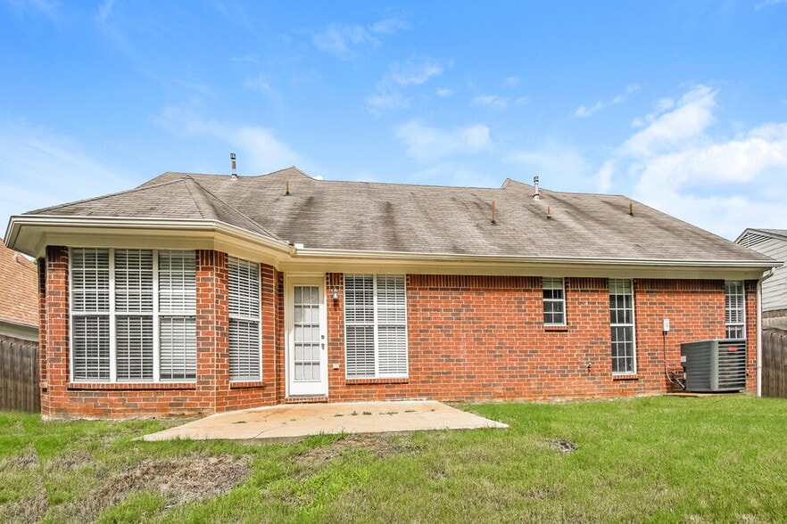 Building Photo - 6356 White Hawk Ln