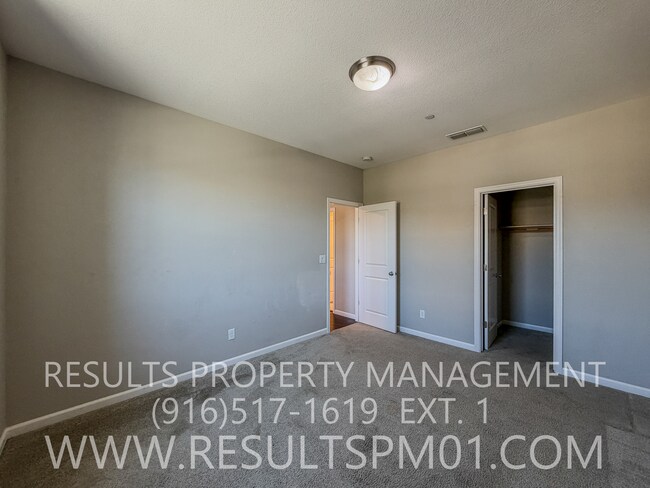 Building Photo - 1041 Bridlewood Dr