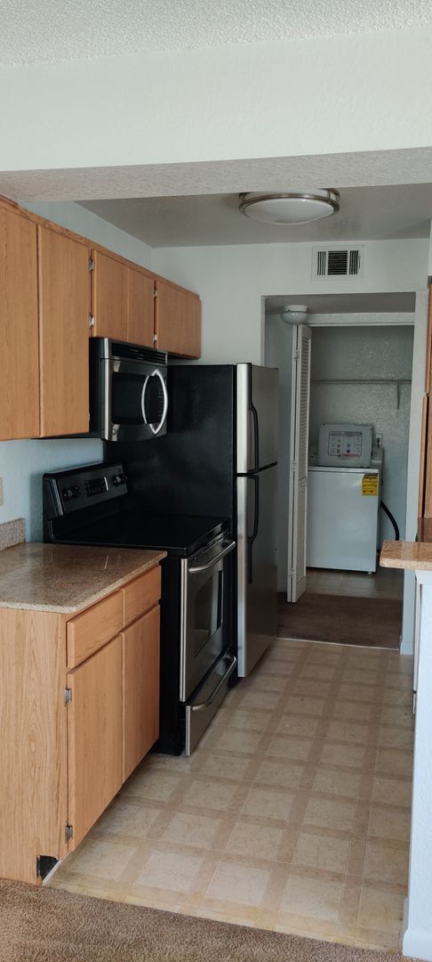 Building Photo - Lexington Place - 0734