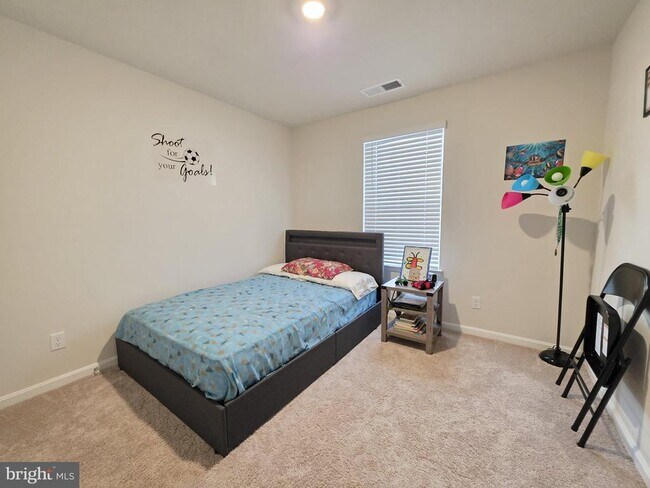 Building Photo - 407 Stream Valley Ct