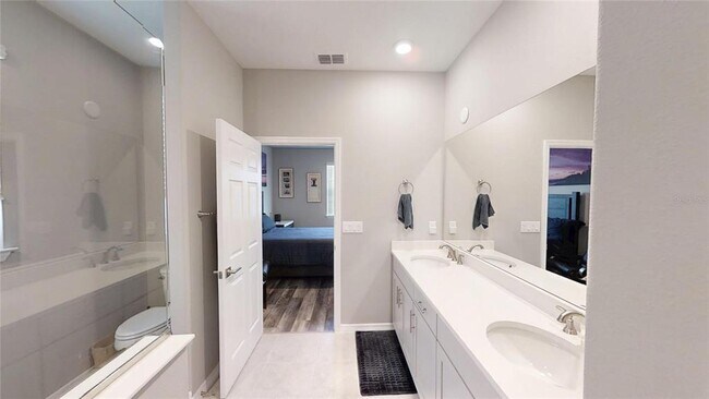 Building Photo - 5655 SW 78th Ave Rd