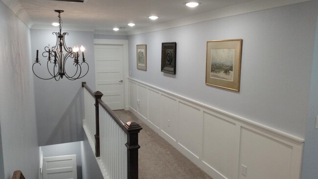 Hallway to master bedroom and en suite bathroom - 400 Lakeview Blvd